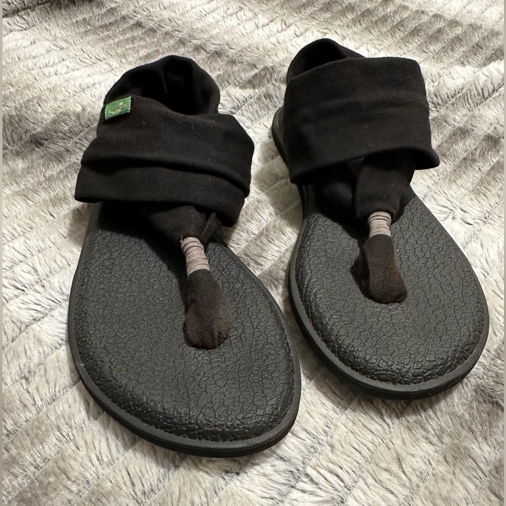 Sanuk Sling Sandels 
Size 6